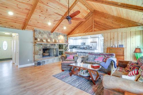 River-View Somerset Home: Large Deck, Fire Pit! in Burnside (KY)