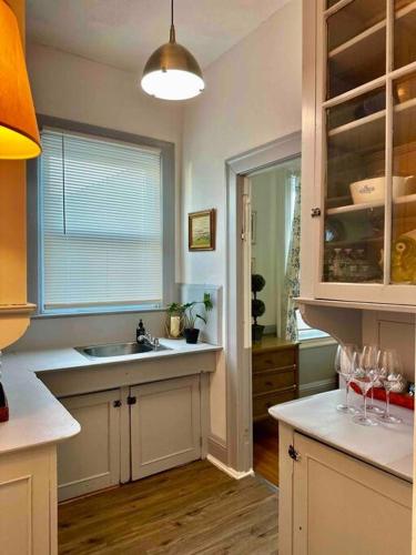 Large Elegant Home Walk to BROWN RISD in Providence, USA