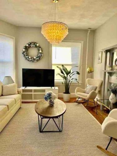 Large Elegant Home Walk to BROWN RISD in Providence, USA
