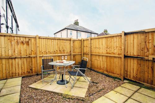 Stylish 2-Bed Cottage in the heart of Yorkshire in Leeds Bradford Airport and Nearby