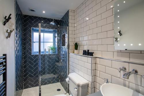 Cosy 2-Bed Cottage in a World Heritage Village in Shipley