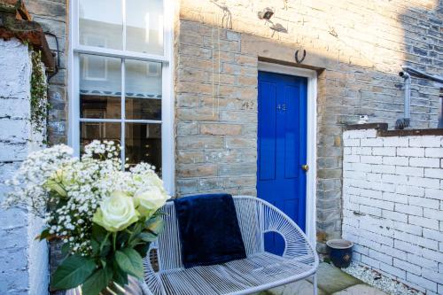 Cosy 2-Bed Cottage in a World Heritage Village in Shipley