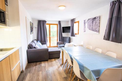 B&B Modane - Chalet Arrondaz A - 3 Pièces pour 8 Personnes 193069 - Bed and Breakfast Modane