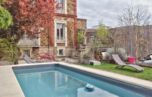 Maison de charme avec piscine proche de sites olympiques - Chambre d'hôtes - Bondy