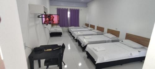 4 twin beds