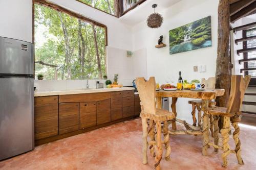 Casa de la Selva-Jungle Getaway with cenotes in San Miguelito