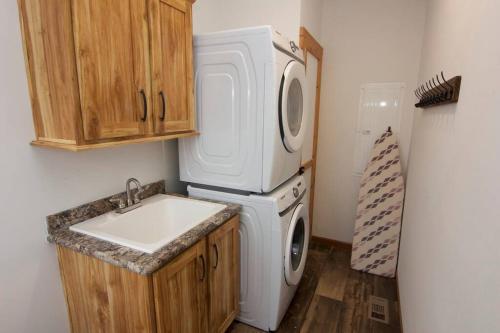 Northern Knights Sky View Cottage in Coudersport, USA