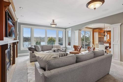 Luxury 7400 sq.ft Stunning Home Theater/Sleeps 18+ in Plymouth, USA