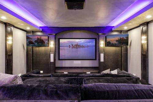 Luxury 7400 sq.ft Stunning Home Theater/Sleeps 18+