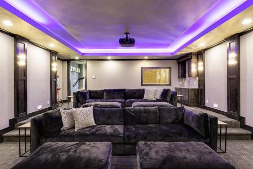 Luxury 7400 sq.ft Stunning Home Theater/Sleeps 18+