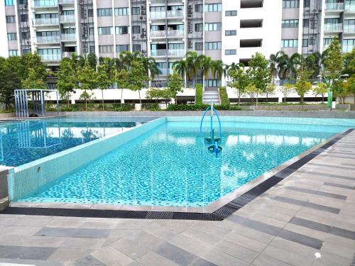 Puchong WindyLakeViewStayCation3R2B AT D Island - image 4