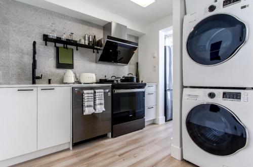lovely 1-bedroom w/parking at Coal Harbour in Vancouver, Canada