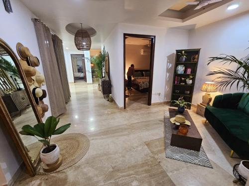 South Delhi, Artistic 4bhk Home - Vasant Kunj by Mâple Key Stays