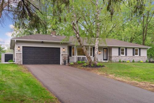 Luxury 1800sq.ft Home - Sleeps 8 in มินนิตองกา (MN)