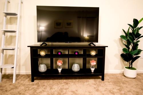 Cozy 1 Bdrm In-law Suite - CUTE Cozy 1 Bdrm In-law Suite - CUTE