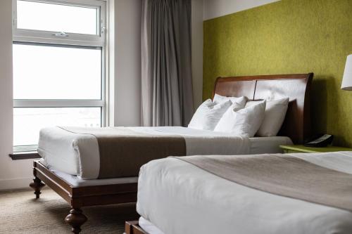 Deluxe Queen Room with Two Queen Beds image 2