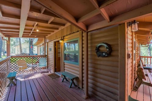 Deer Meadows: Adorable, Centrally Located Ruidoso Cabin with Private Hot Tub!, Ruidoso