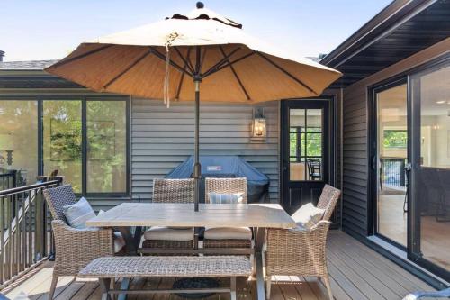 Luxury Hastings Home, Sleeps 18+ in Hastings, USA