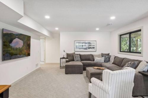 Luxury Hastings Home, Sleeps 18+ in Hastings (MN)