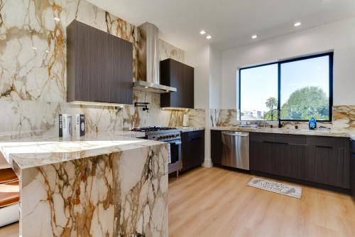 Brand New Modern 9 Bedroom Compound in Pickfair Village, Los Angeles (fotografie 10)