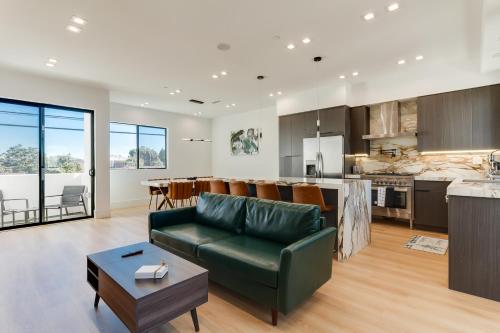 Brand New Modern 9 Bedroom Compound in Pickfair Village, Los Angeles (fotografie 9)