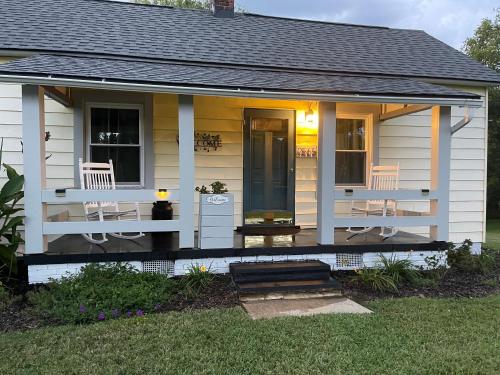 Clayton's 1910 Restored Mill House-near Burlington