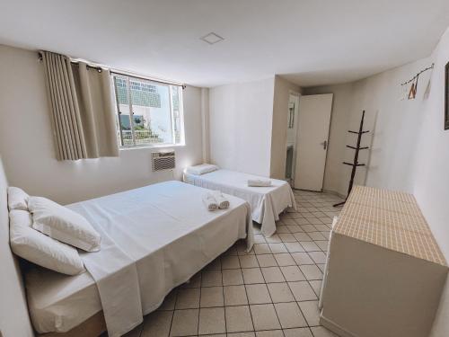 3 twin beds