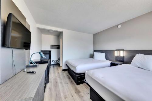 Quadruple Room image 2