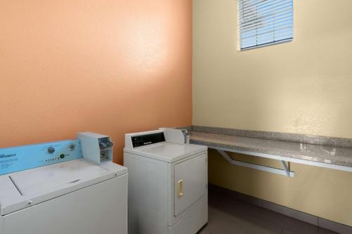Best Western Willits Inn - image 3