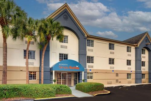 Sonesta Simply Suites Miami Airport Doral