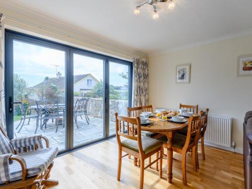 3 Bed in Swanage 79405