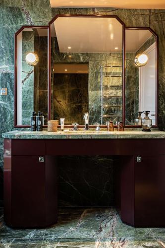 522804812 Hotel Florida Paris