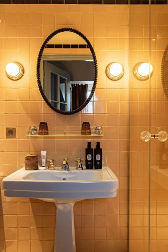522804878 Hotel Florida Paris