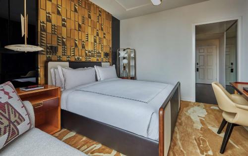 King Room image 5