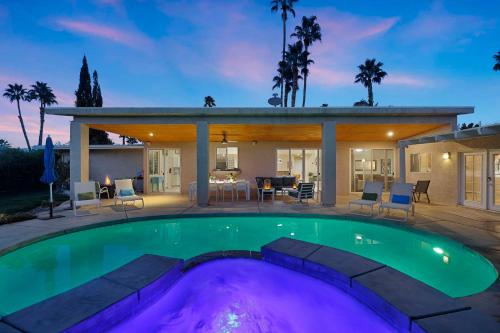 The Palms- Pool Jacuzzi and Pet Friendly in Palm Springs, USA