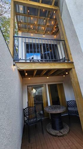 Fully Furnished Vicksburg Home Sleeps 10 in Vicksburg City Center