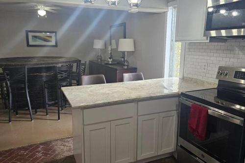 Fully Furnished Vicksburg Home Sleeps 10 in Vicksburg Városközpont