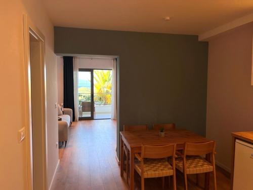 One-Bedroom Apartment with Balcony and Sea View image 3