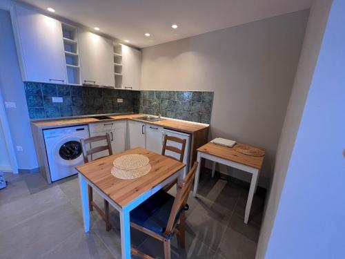 Studio with Balcony and Sea View image 5