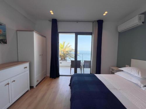One-Bedroom Apartment with Balcony and Sea View image 10