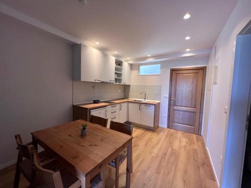 One-Bedroom Apartment with Balcony and Sea View image 4