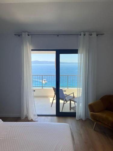 One-Bedroom Apartment with Balcony and Sea View image 9