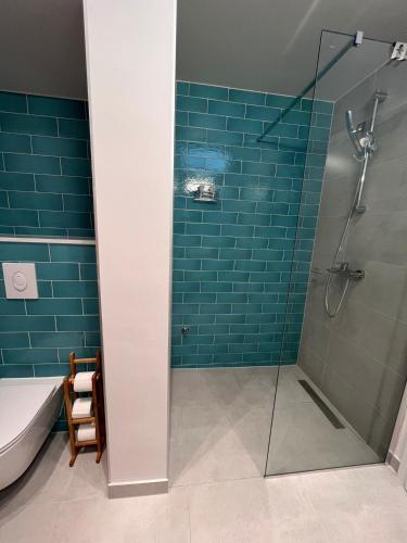 One-Bedroom Apartment with Balcony and Sea View image 7