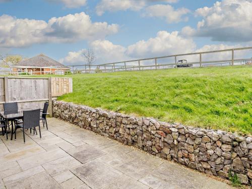 Facilities, 4 Bed in Newport 90251 in Newport North