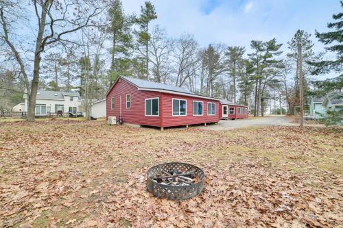Scenic Evans Hideaway Steps to Lake Huron! in Oscoda, USA