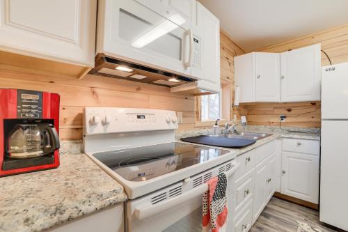Scenic Evans Hideaway Steps to Lake Huron! in Oscoda, USA