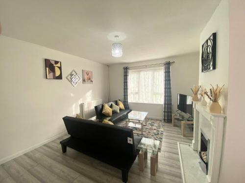 Comfy & Affordable home - Sleeps 7, free off-street parking near City centre, Cadbury World & Cannon Hill Park