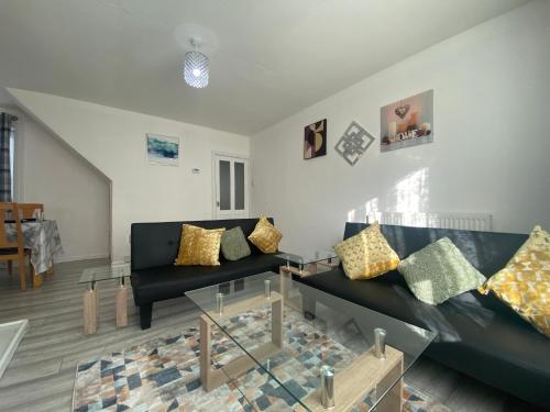 Comfy & Affordable home - Sleeps 7, free off-street parking near City centre, Cadbury World & Cannon Hill Park