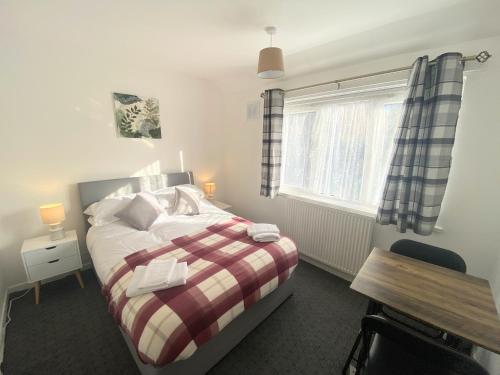 Comfy & Affordable home - Sleeps 7, free off-street parking near City centre, Cadbury World & Cannon Hill Park