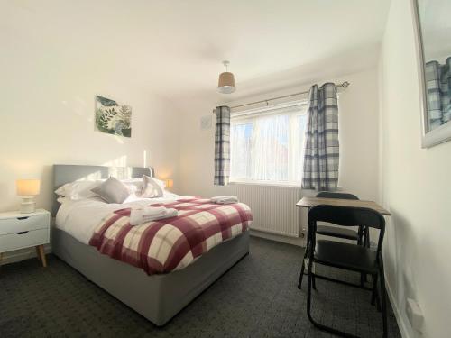 Comfy & Affordable home - Sleeps 7, free off-street parking near City centre, Cadbury World & Cannon Hill Park